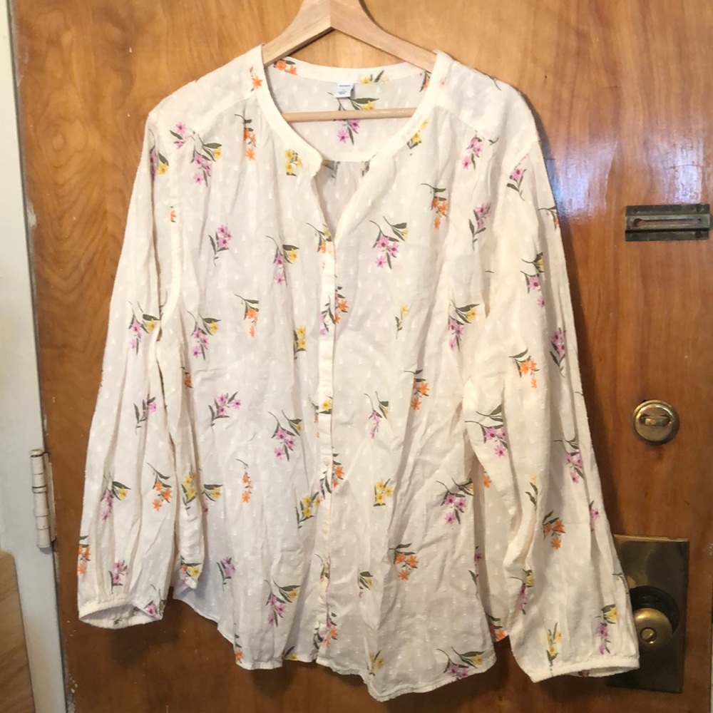NWT Old Navy Off White Floral Blouse with Textured Fabric